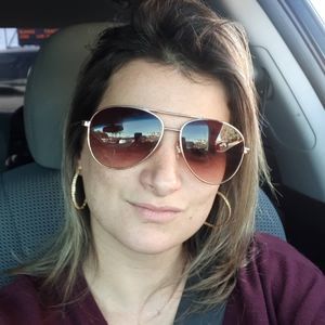 Meet your Posher, Thatiane eugenio